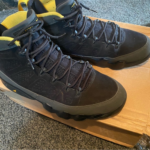 Men’s jordan 9 black and yellow size 12 - Picture 3 of 8